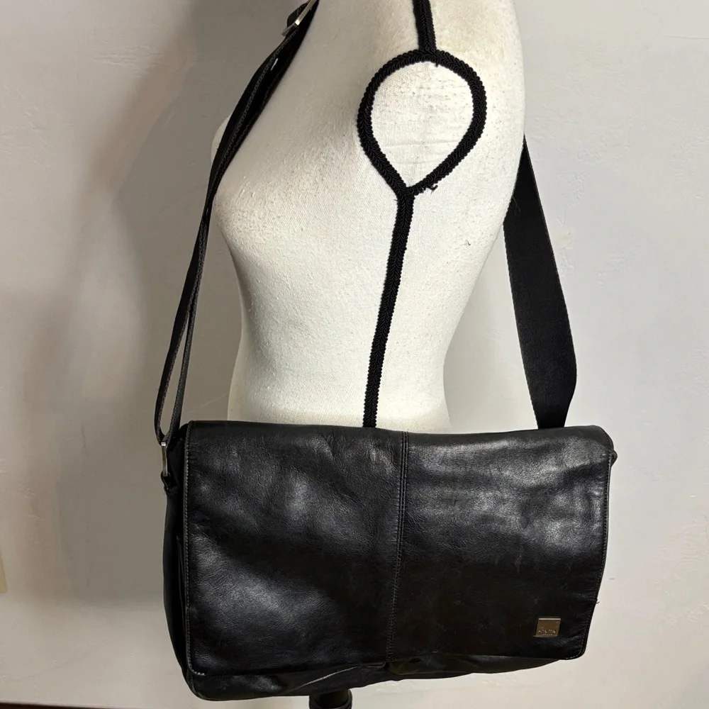 Knomo London Black Leather Men's Messenger Bag TOT8463G